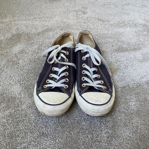 Limited edition dark navy low top Converse w/ gold prongs - size womens 8 - Picture 4 of 4